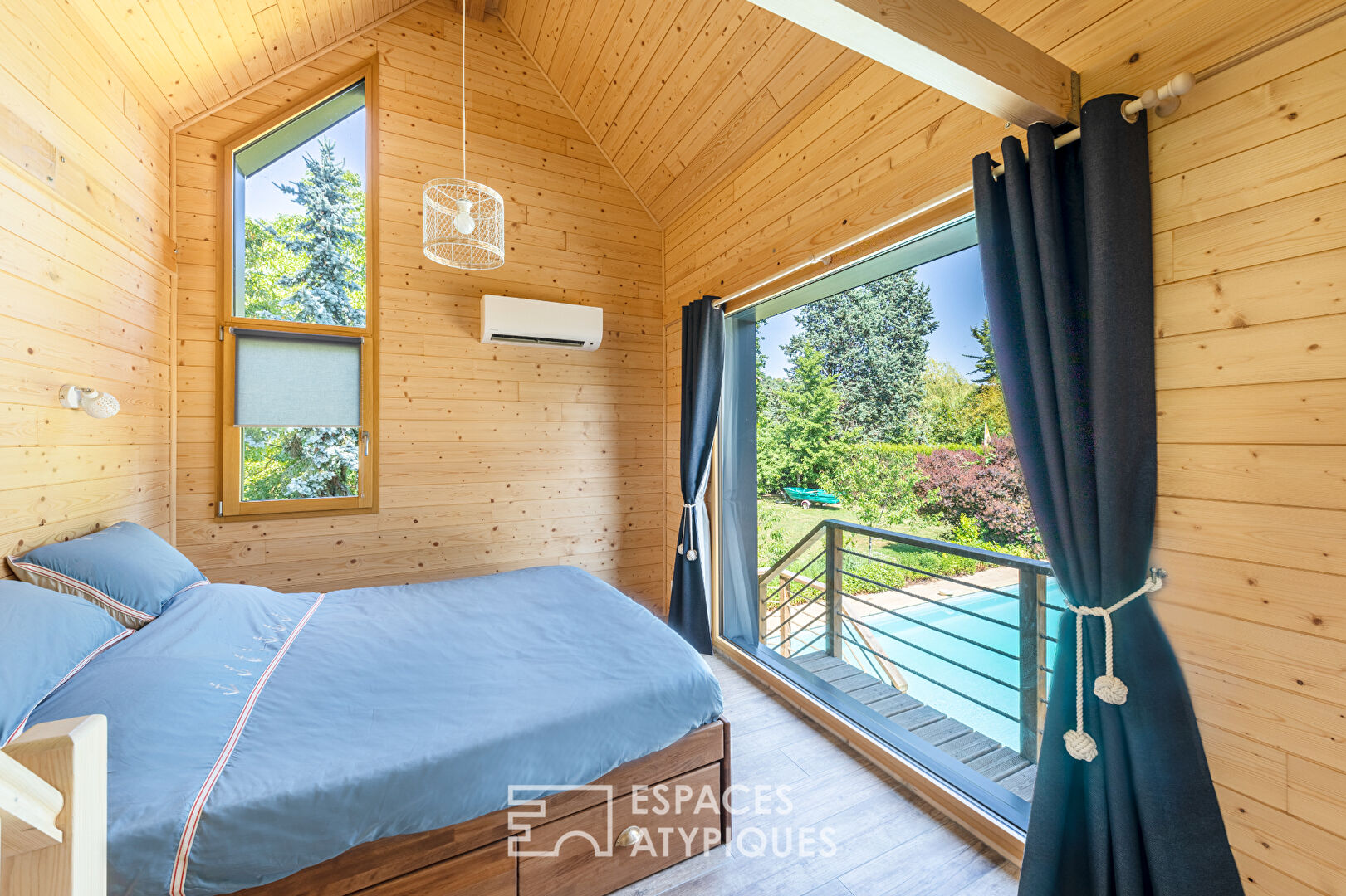 Maison sur île privée avec dépendance d’architecte, piscine et ponton privatif