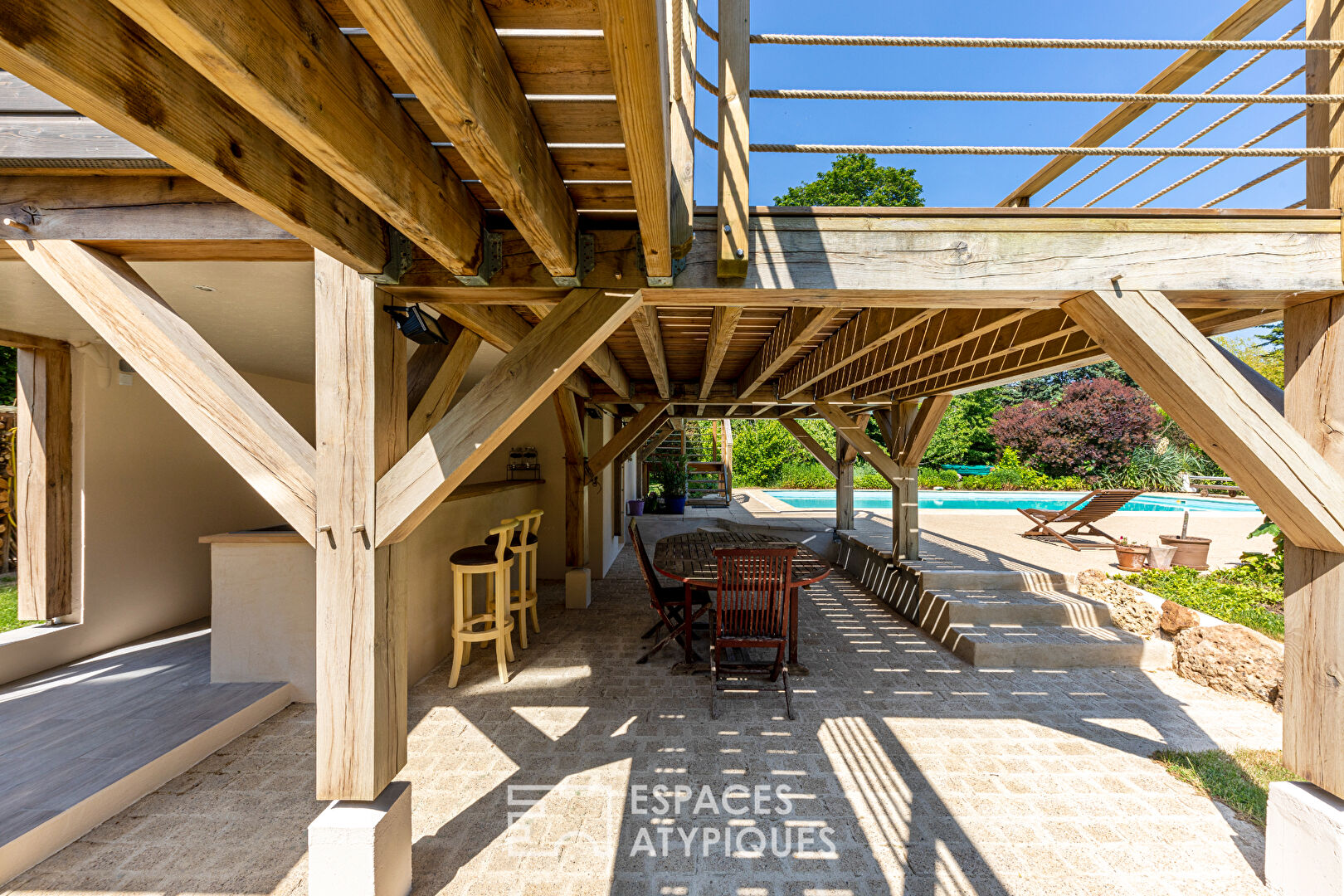 Maison sur île privée avec dépendance d’architecte, piscine et ponton privatif