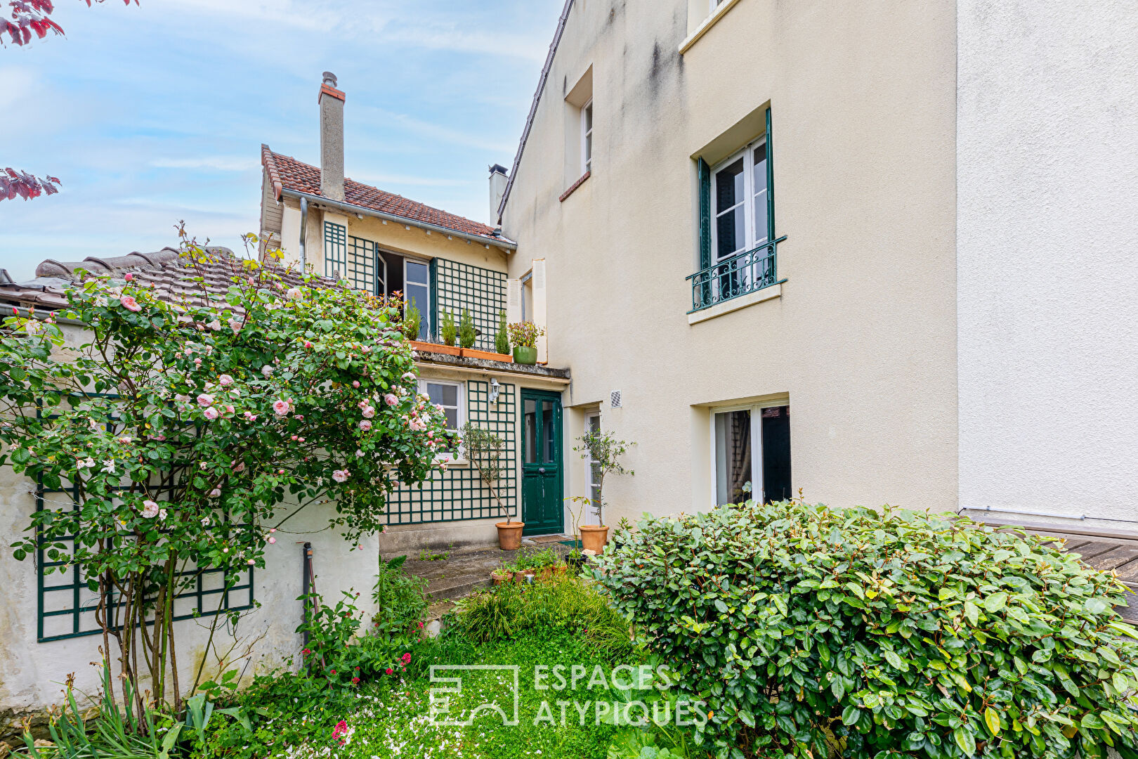Old house of character on the heights of Triel sur Seine