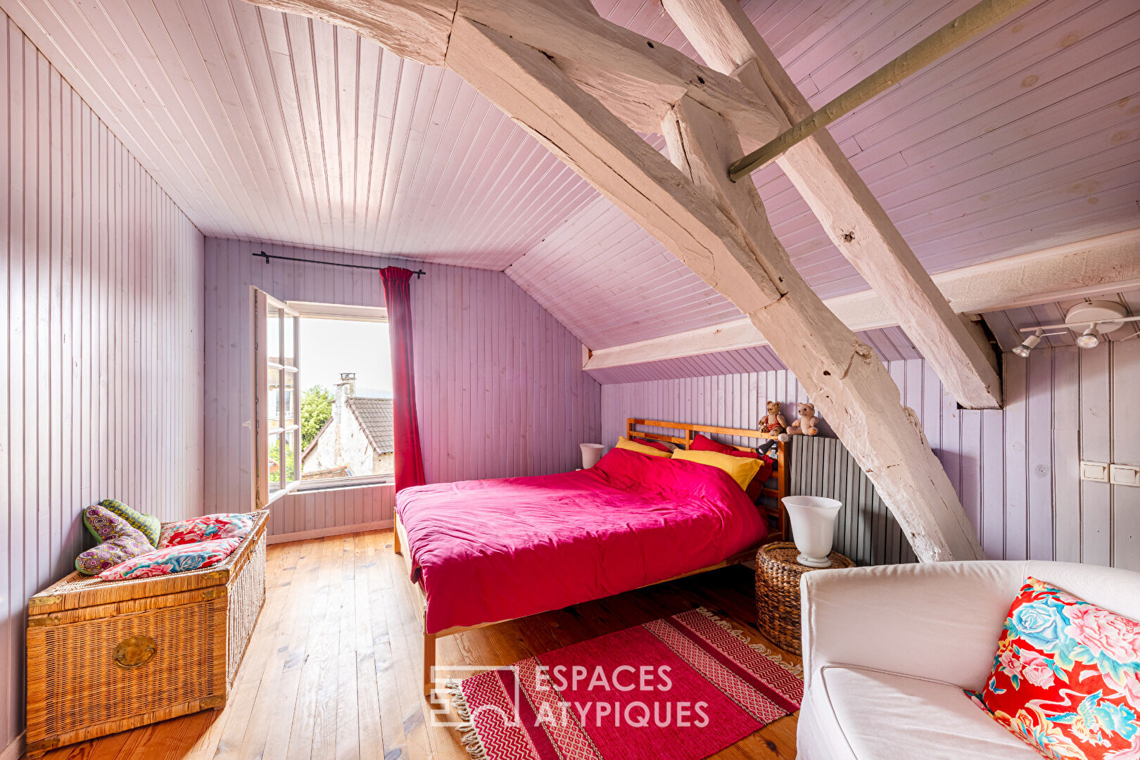 Old house of character on the heights of Triel sur Seine