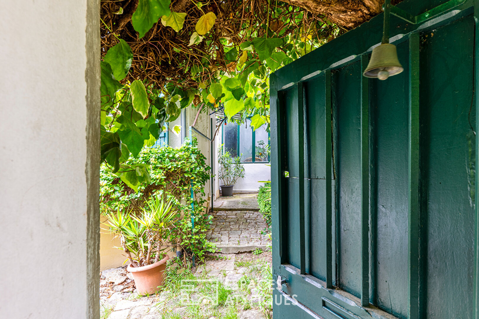 Old house of character on the heights of Triel sur Seine