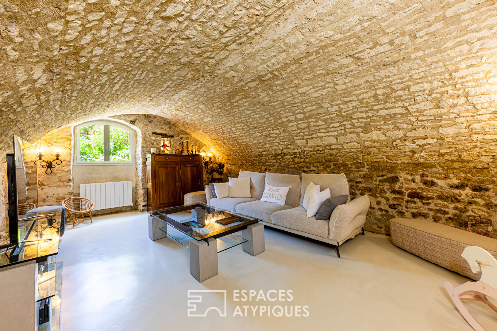 Charme atypique pour cette maison historique dans le centre ancien de Buchelay
