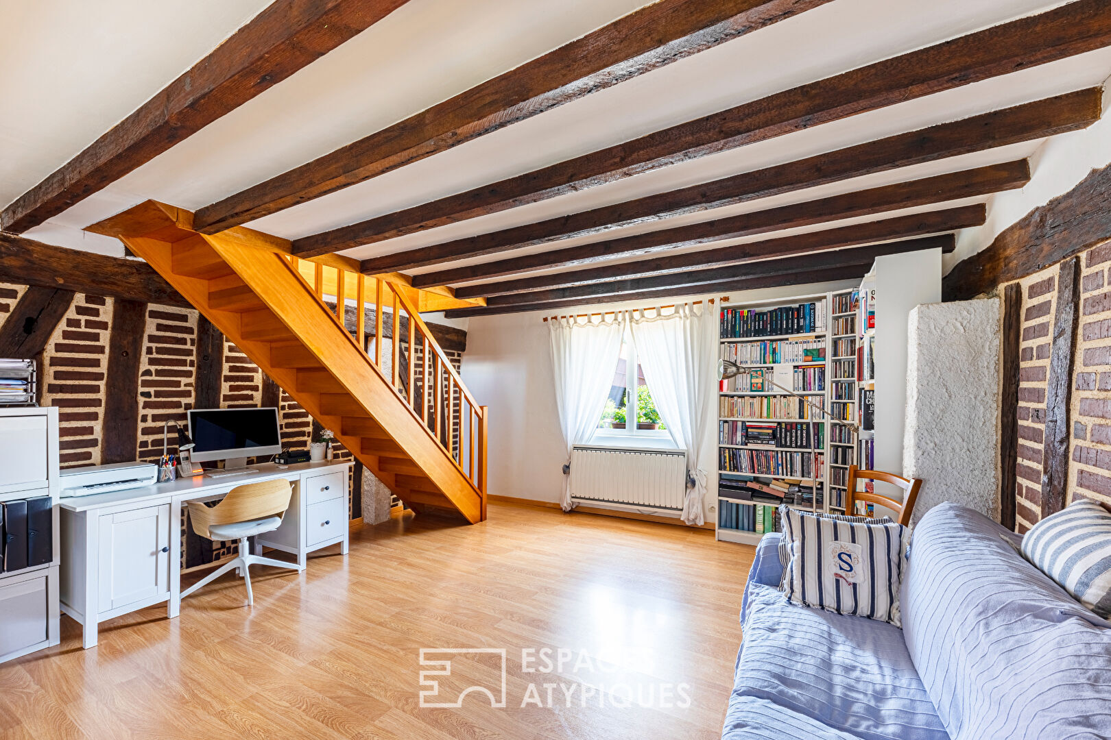 Charme atypique pour cette maison historique dans le centre ancien de Buchelay