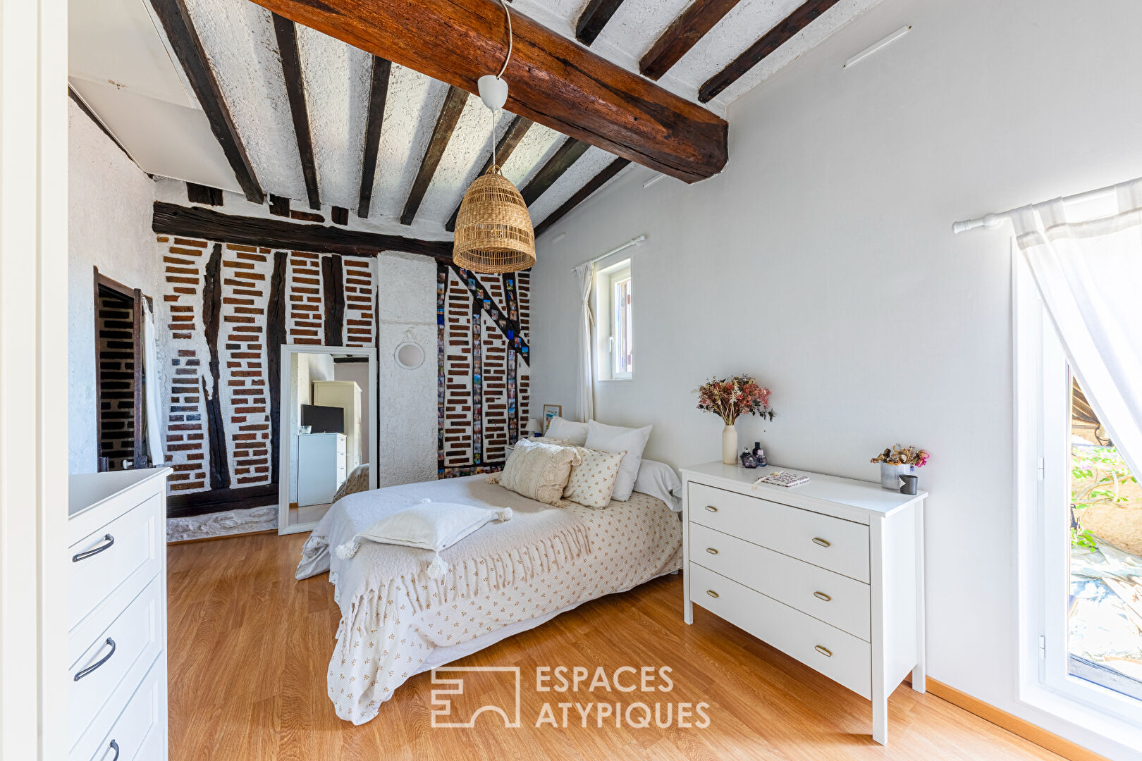 Charme atypique pour cette maison historique dans le centre ancien de Buchelay