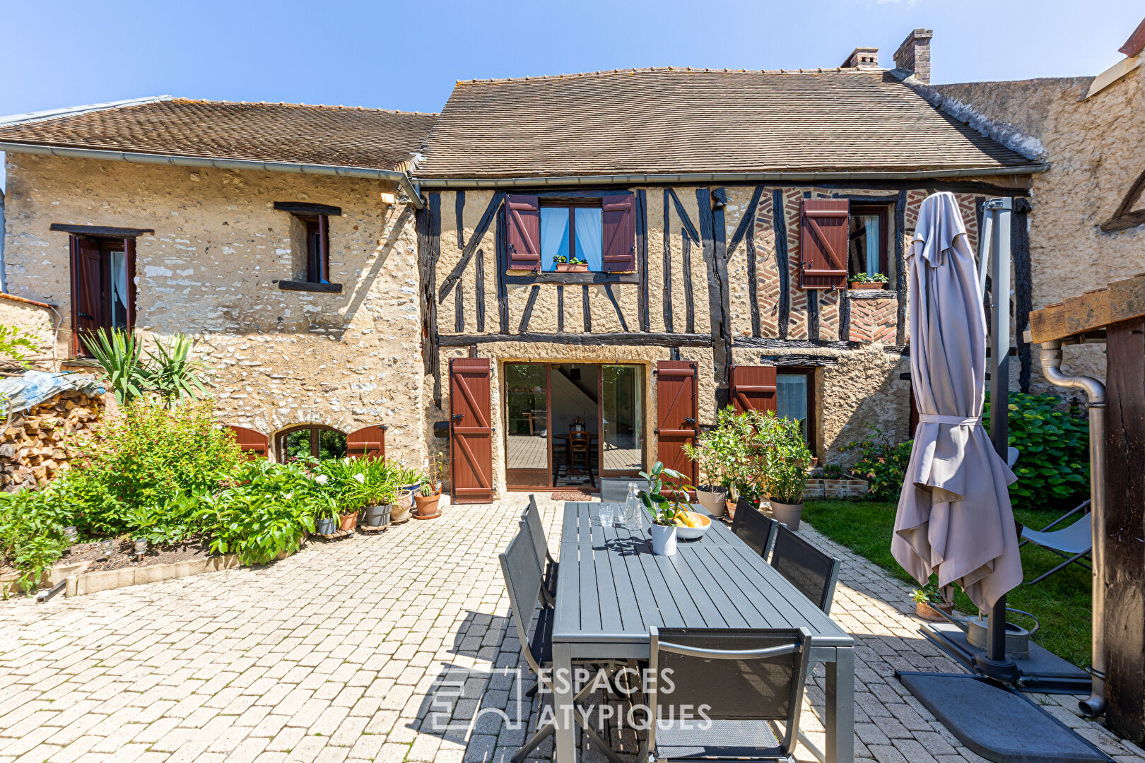 Charme atypique pour cette maison historique dans le centre ancien de Buchelay