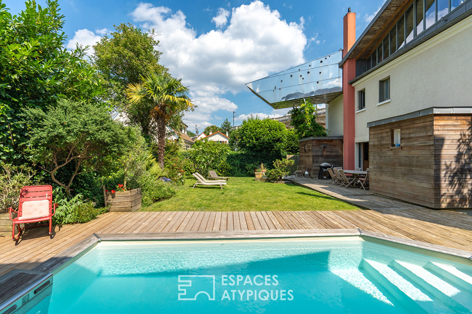 Exceptional house revisited by architect with swimming pool in the heart of the city