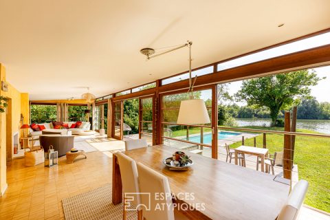 Meulière avec fabuleuse extension et piscine sur une île privée de la Seine