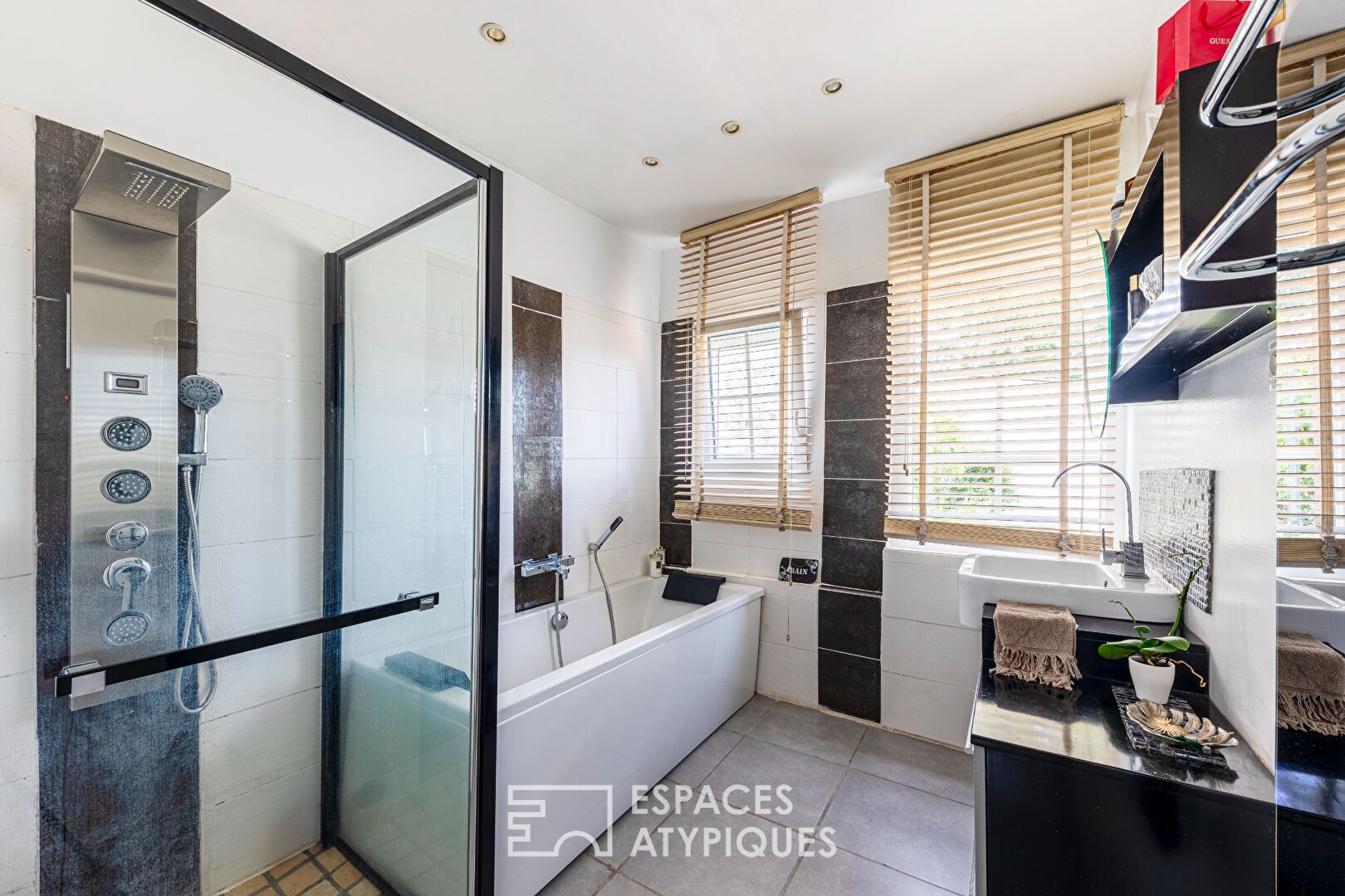 Charming old house tastefully renovated near Bréval