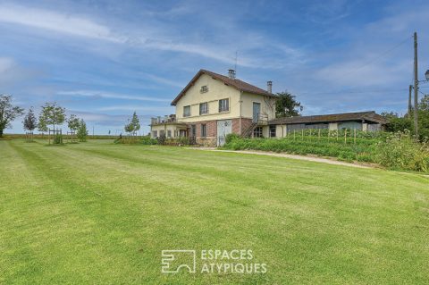 Opportunity to Renovate a Charming 1930s House a few kilometers from Dampierre en Yvelines,