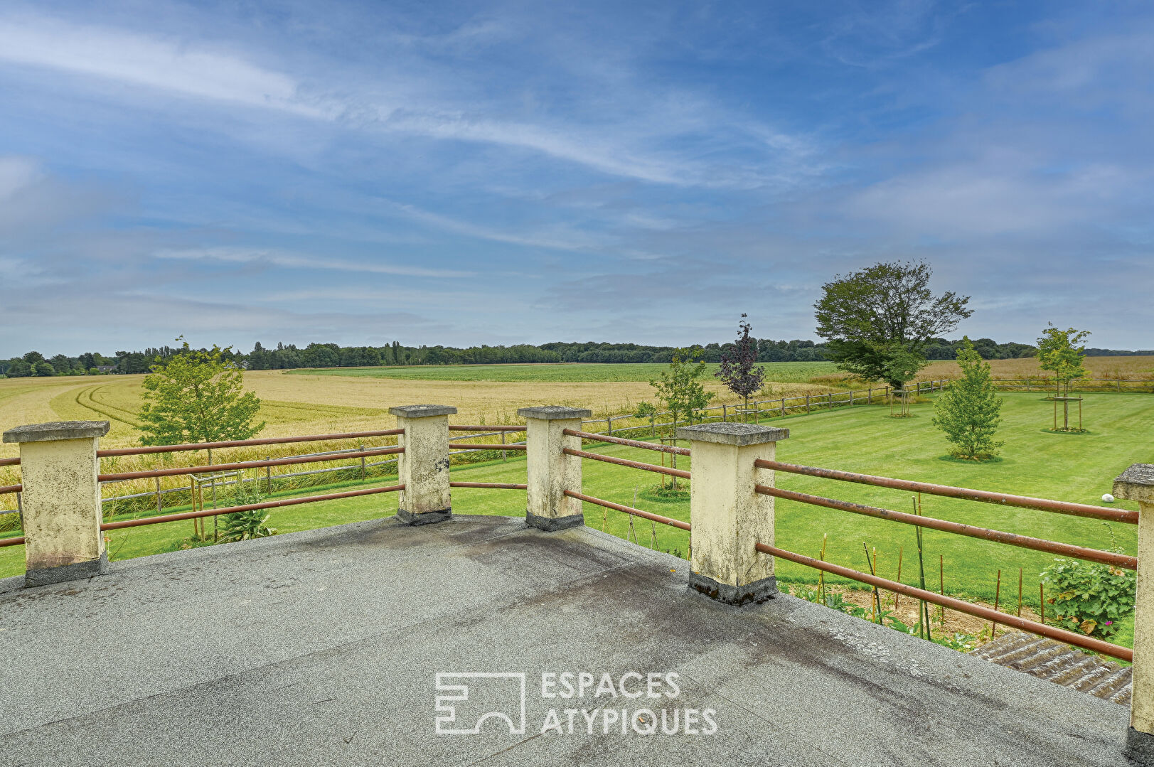 Opportunity to Renovate a Charming 1930s House a few kilometers from Dampierre en Yvelines,