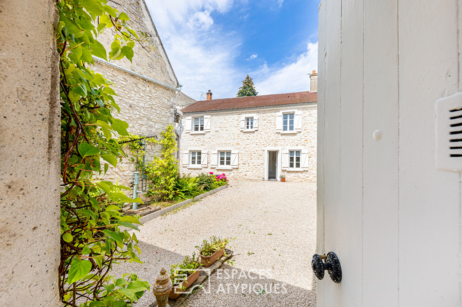 Haven of peace in the heart of a popular village in Vexin