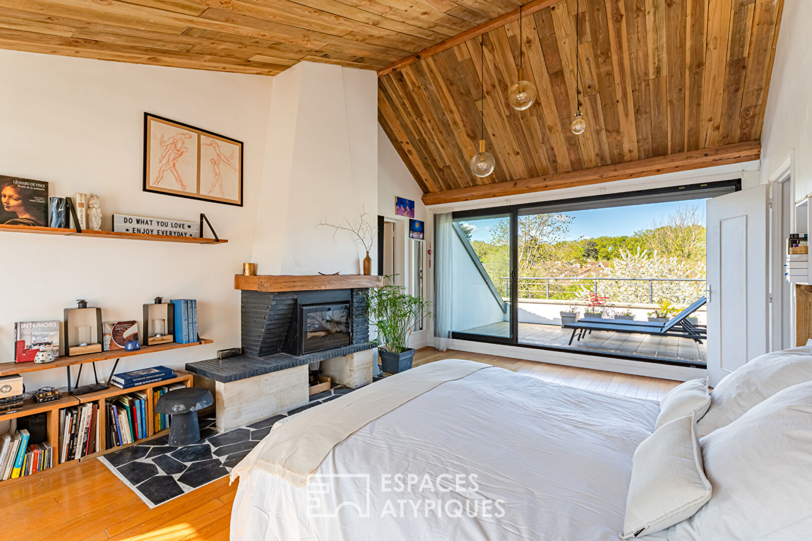 Very charming renovated townhouse with garden, view and jacuzzi,