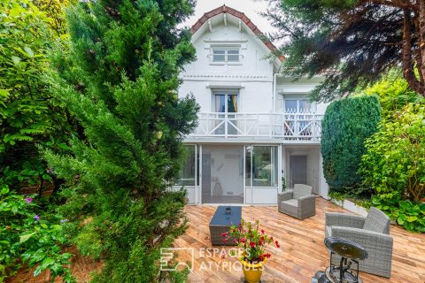 Character house with swimming pool and outbuilding in Hardricourt