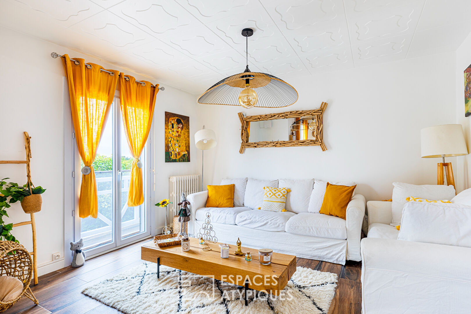 Character house with swimming pool and outbuilding in Hardricourt