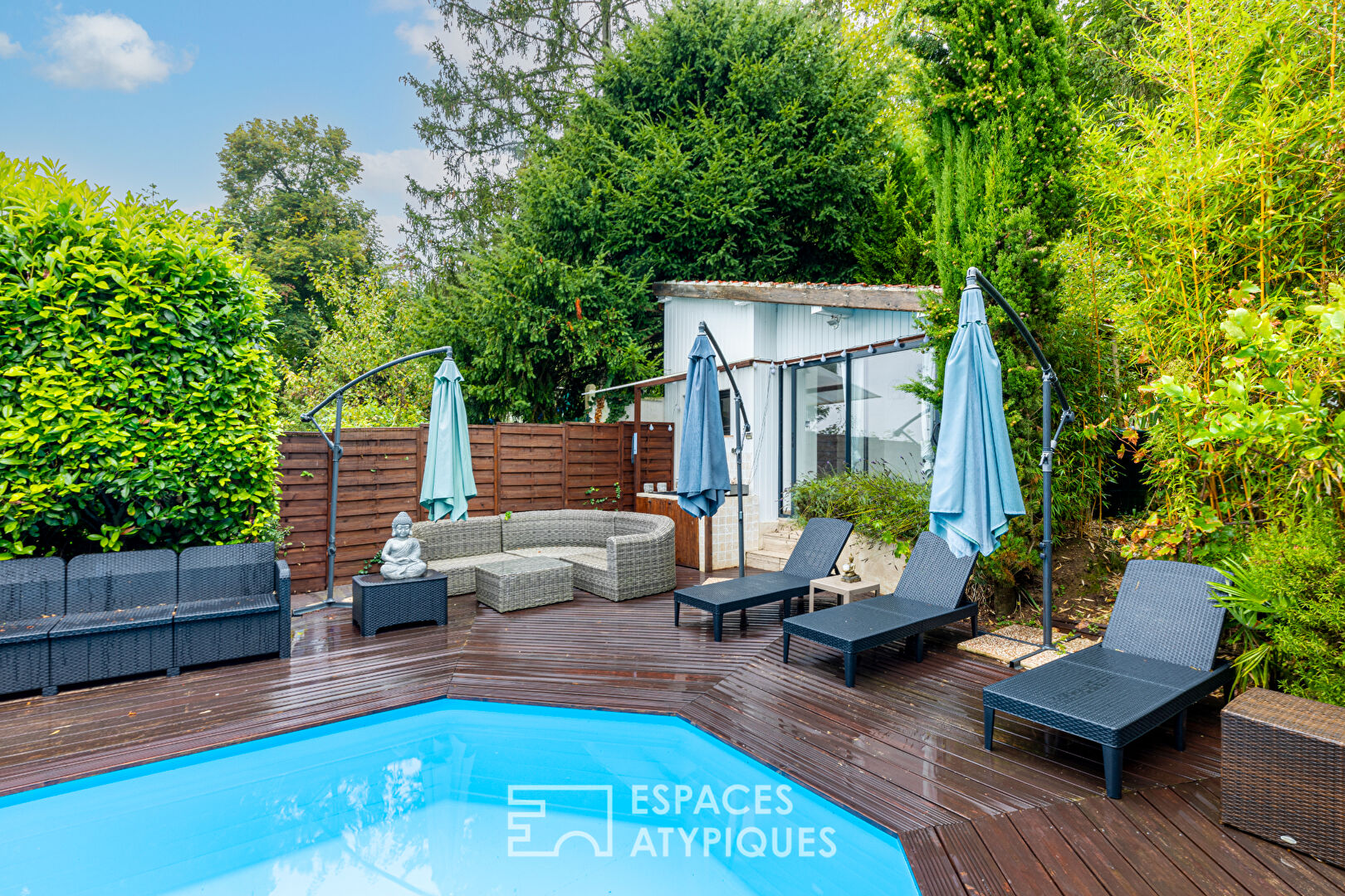 Character house with swimming pool and outbuilding in Hardricourt