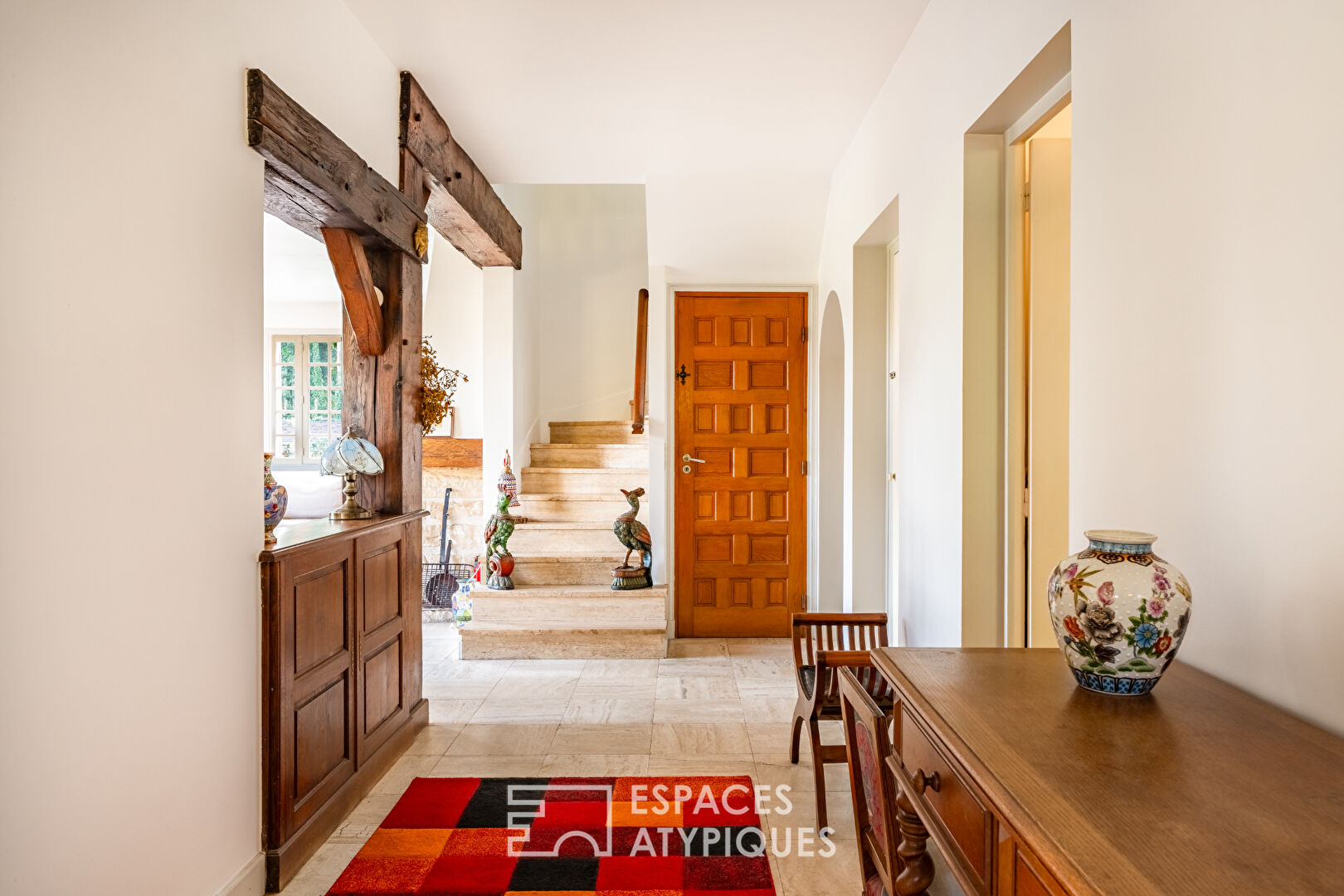Property with swimming pool on the edge of the Béthemont Golf Course