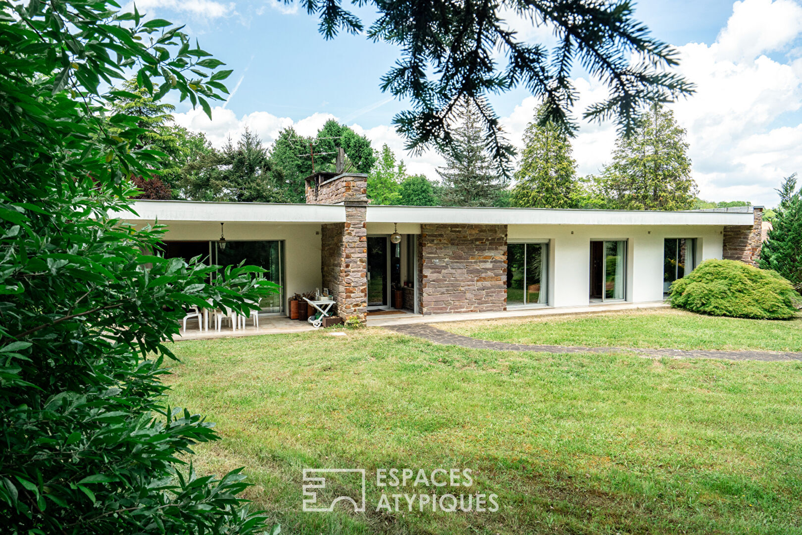 Maison 70’s californienne de plain-pied avec parc arboré