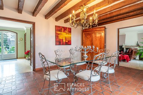 Maison de caractère avec terrain de tennis à Bullion