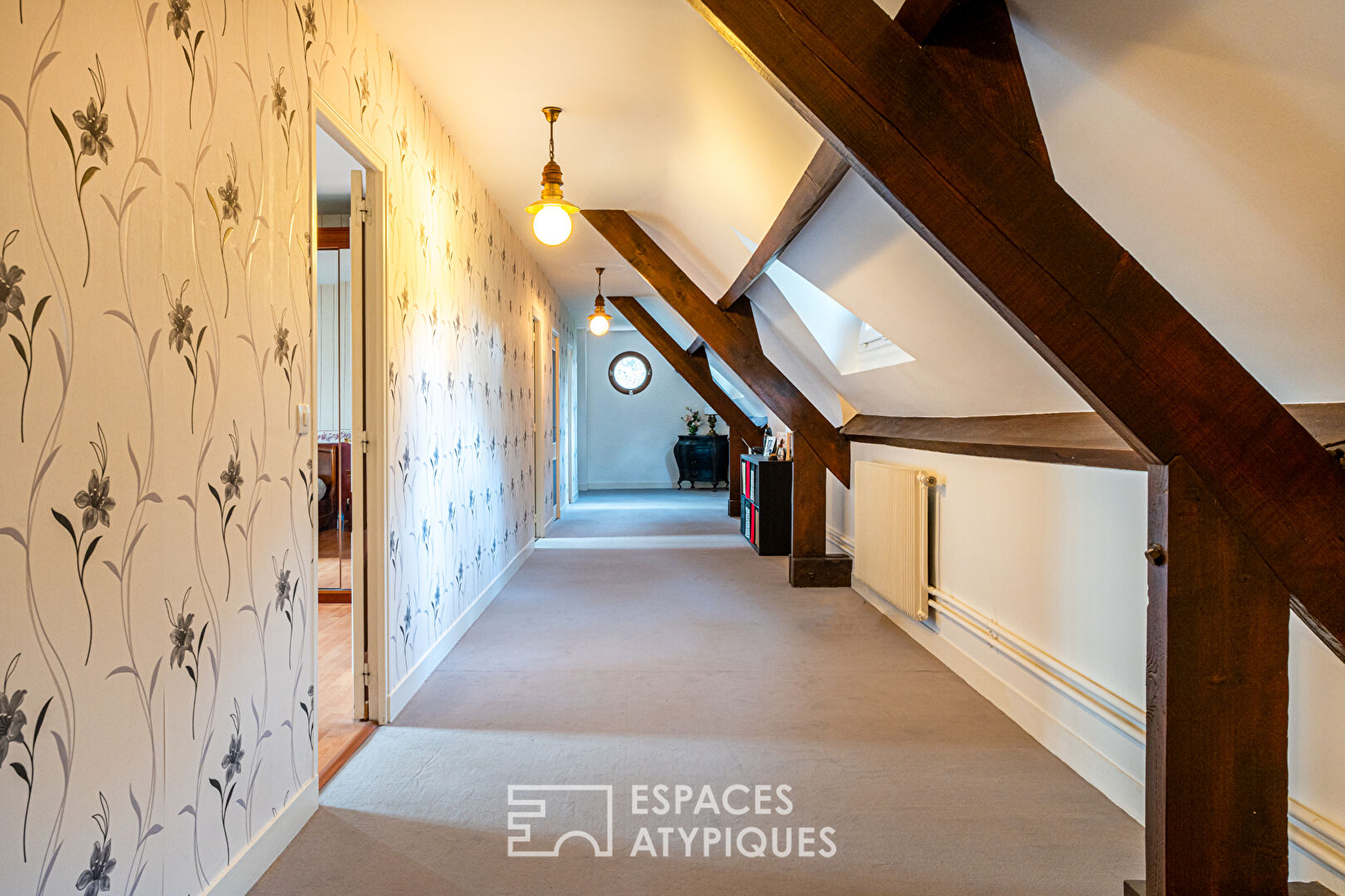 Maison de caractère avec terrain de tennis à Bullion