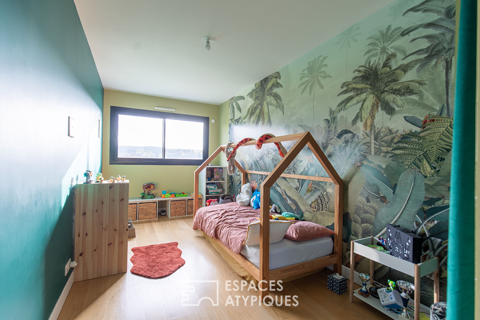 Architect-designed house: High Environmental Performance with large garden and open view