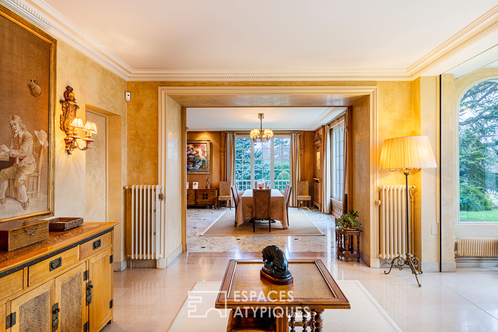 Charming property with swimming pool and tennis on the island of Villennes sur Seine