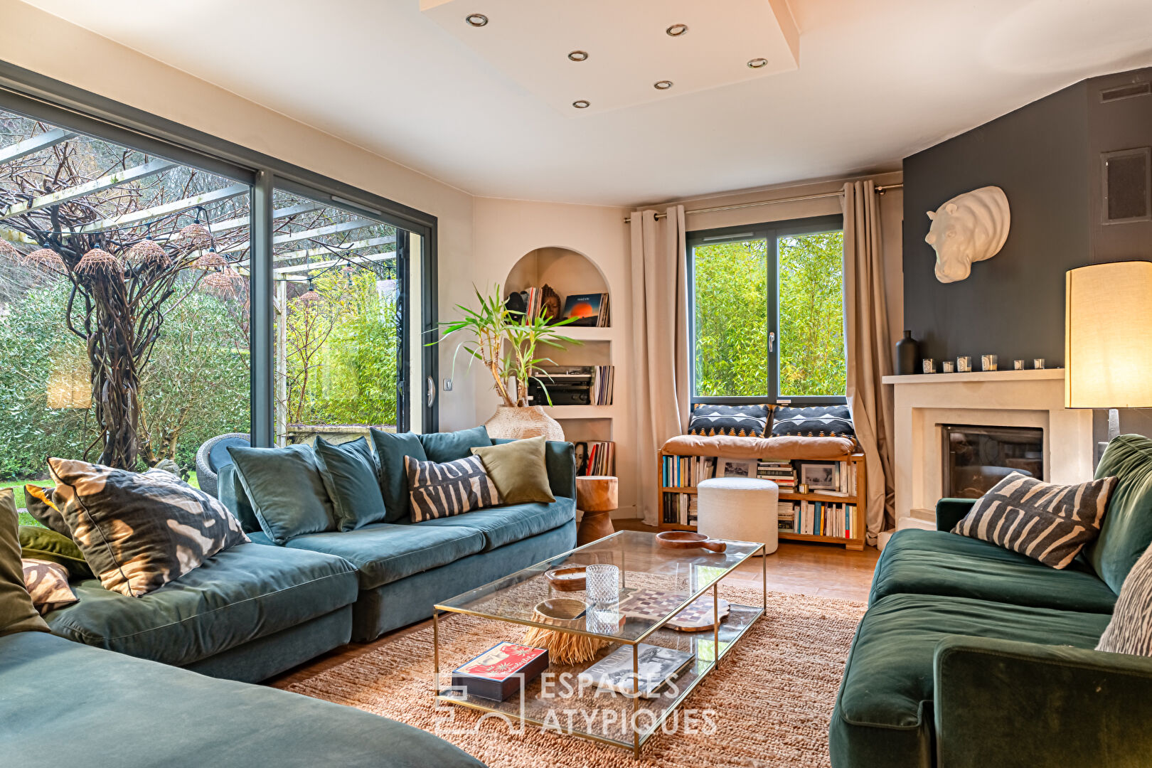 Elegant house with swimming pool and panoramic view in Dampierre-en-Yvelines