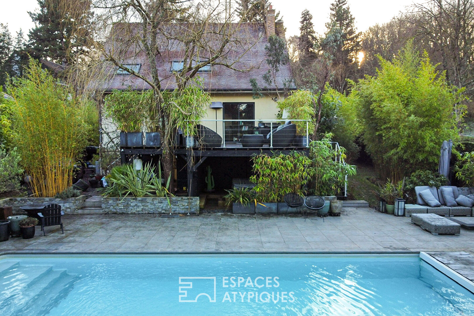 Elegant house with swimming pool and panoramic view in Dampierre-en-Yvelines