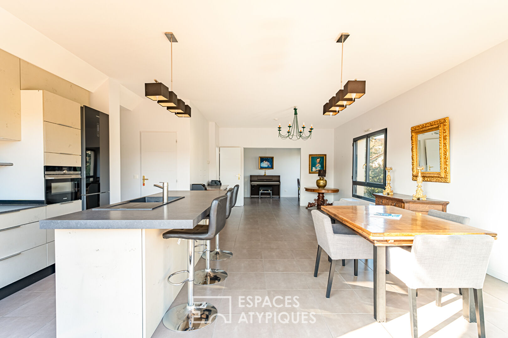Architect-designed house with a superb open view of the Minière forest