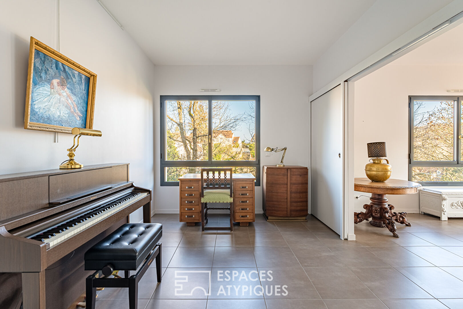 Architect-designed house with a superb open view of the Minière forest