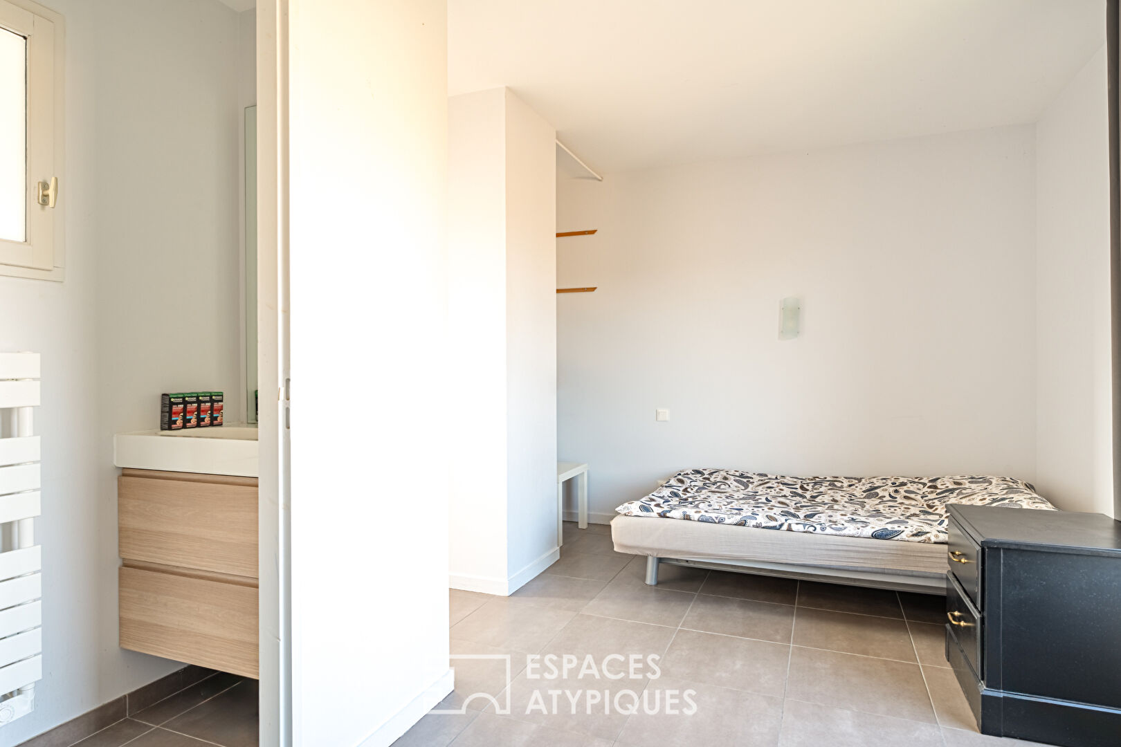 Architect-designed house with a superb open view of the Minière forest