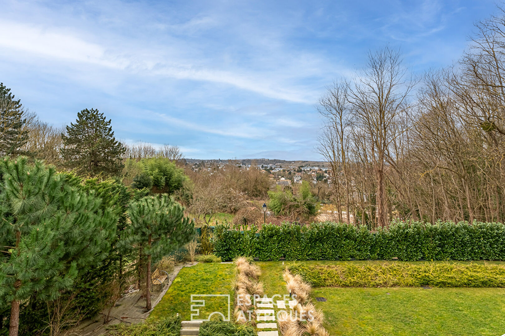 The Californian of the Impressionists’ hill with a clear view of the Seine valley