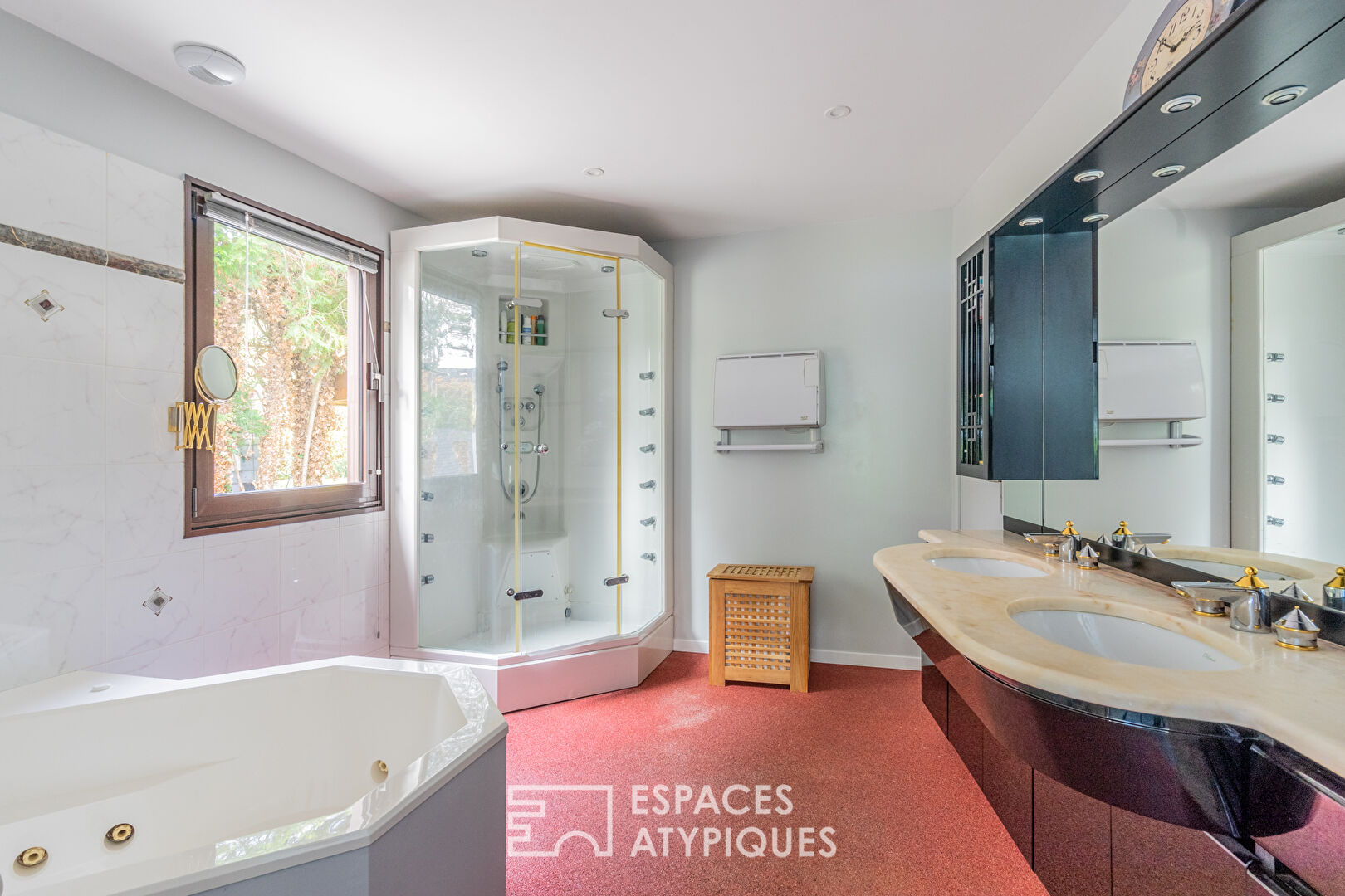 Maison d’architecte des années 70 avec piscine
