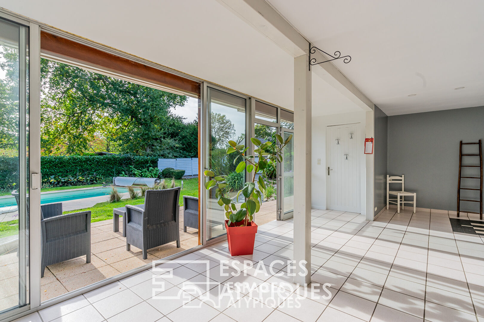 Maison d’architecte des années 70 avec piscine