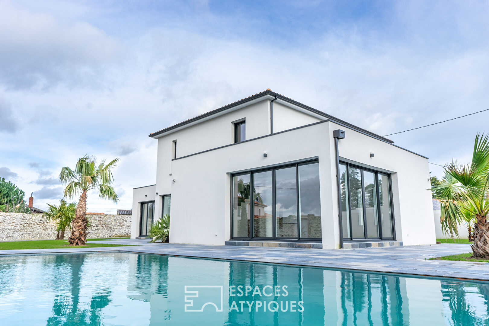 Maison de fin 2022 à Basse-Goulaine quatre suites et piscine