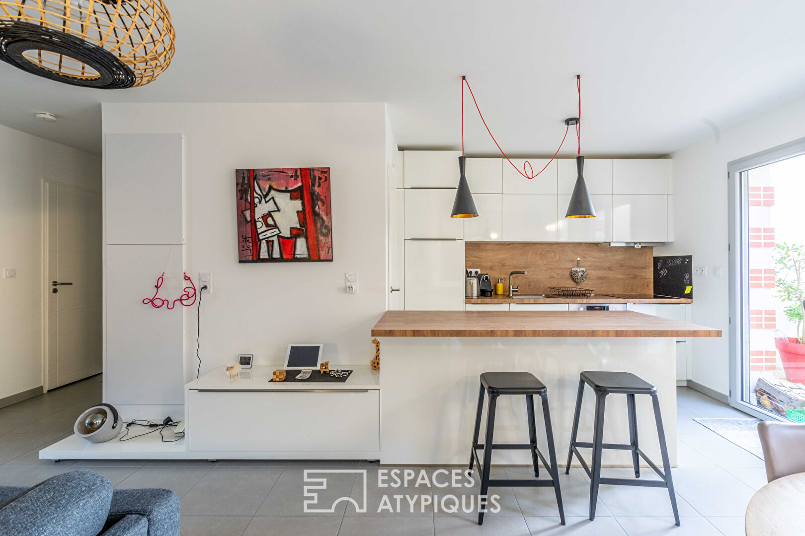 Duplex esprit maison dans un écrin de verdure avec terrasses et garage