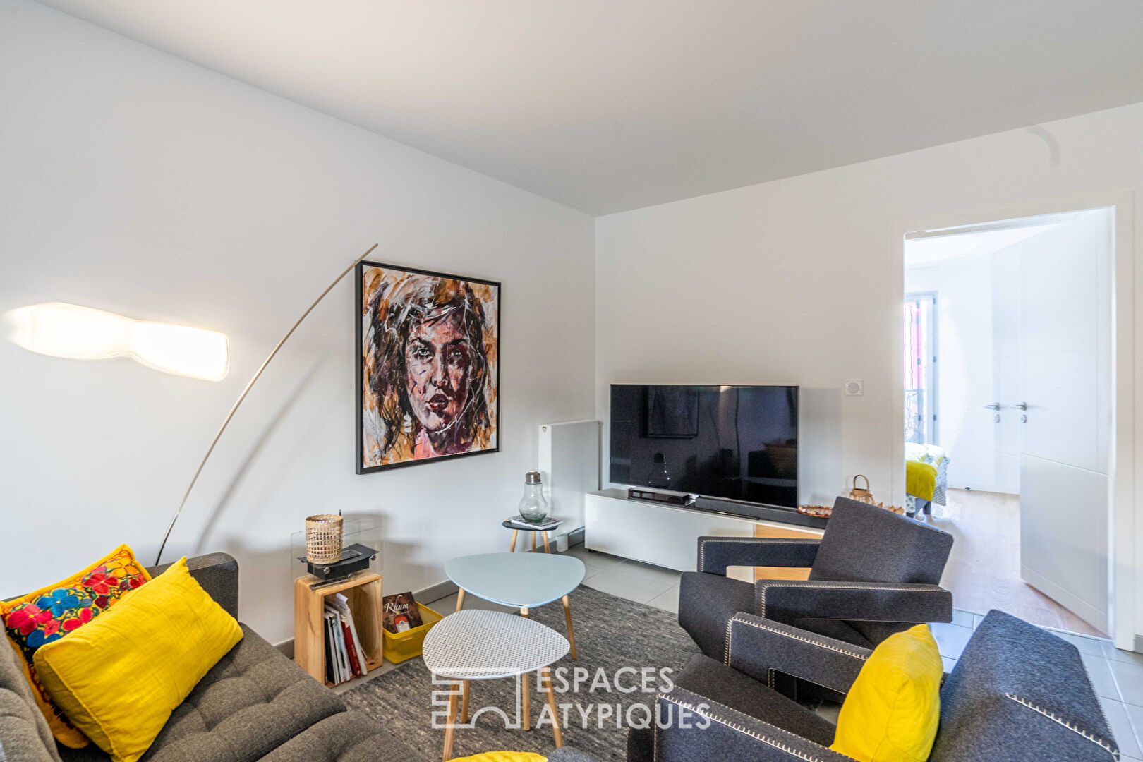 Duplex esprit maison dans un écrin de verdure avec terrasses et garage