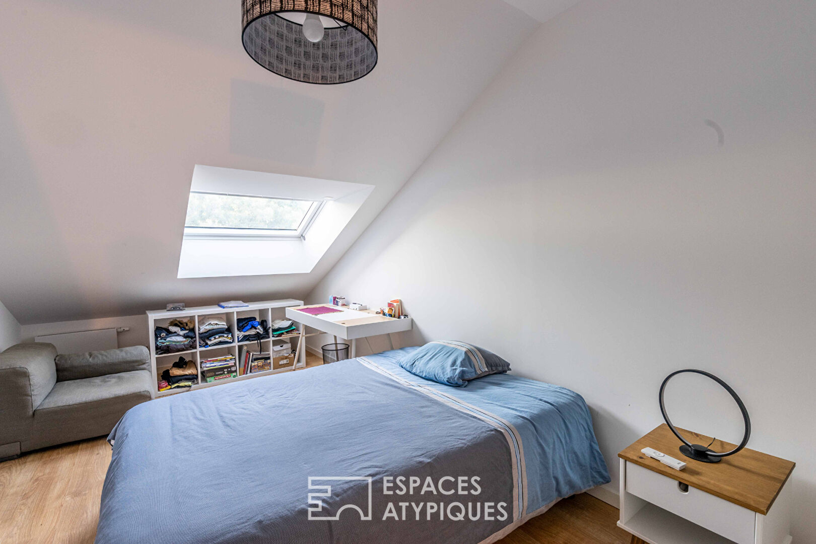 Duplex esprit maison dans un écrin de verdure avec terrasses et garage