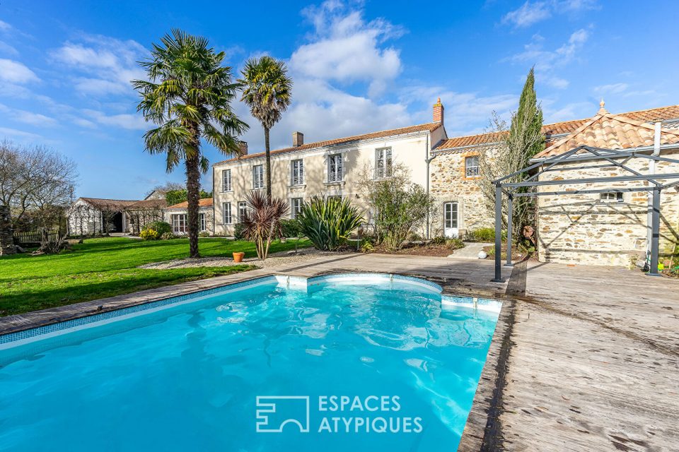Propriété de Maître avec Piscine et dépendances