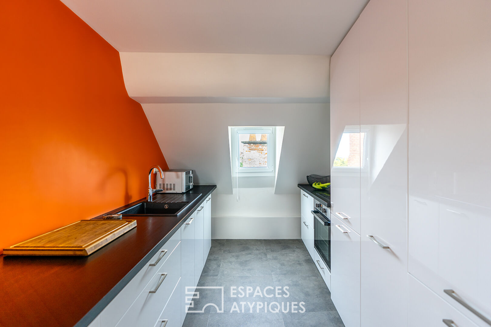 Appartement niché sous les toits