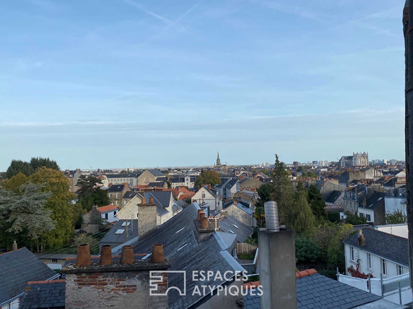 Appartement niché sous les toits