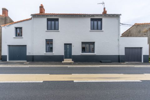 Déjà loué – Maison de bourg entièrement rénovée avec son jardin intimiste