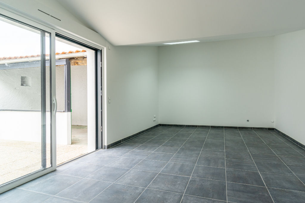 Maison de bourg entièrement rénovée avec son jardin intimiste