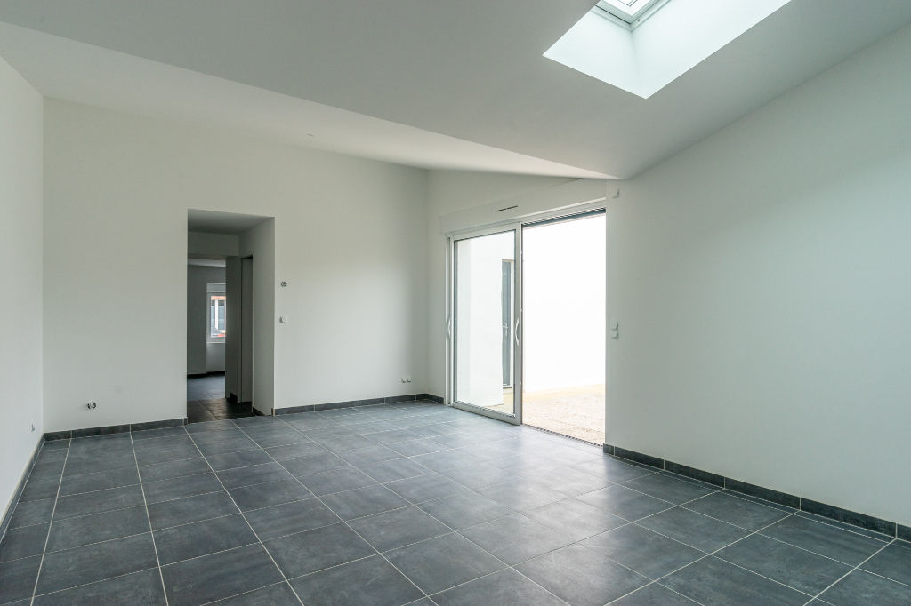 Maison de bourg entièrement rénovée avec son jardin intimiste