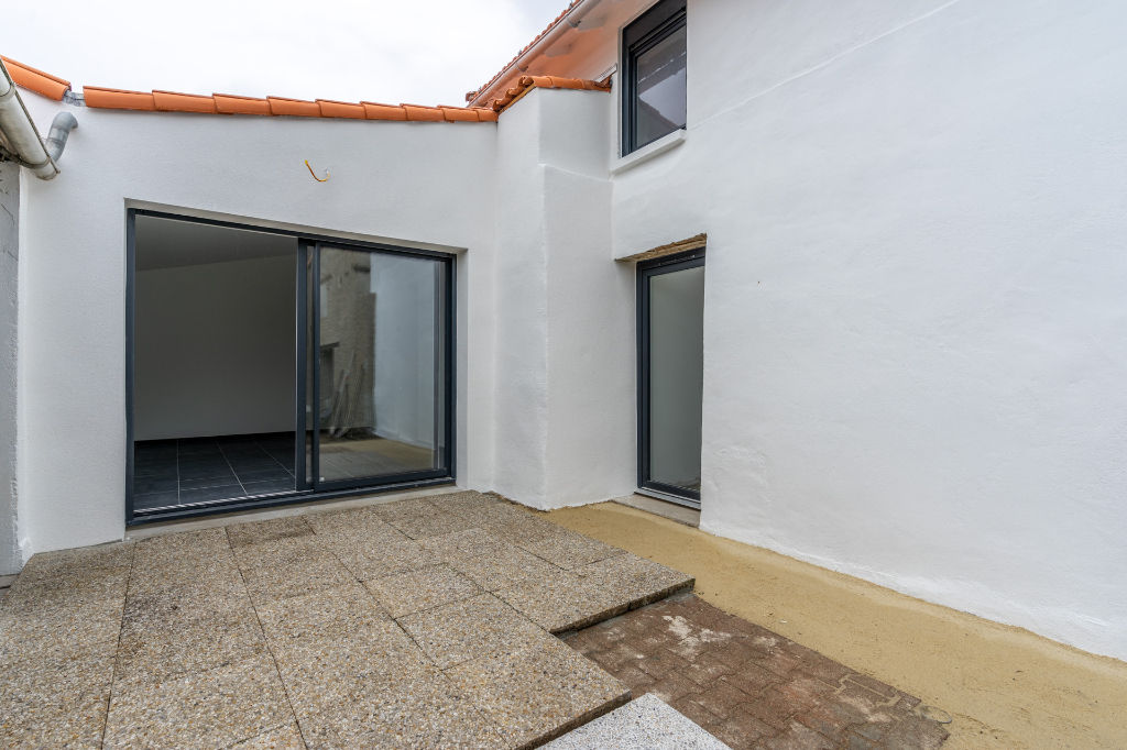 Déjà loué – Maison de bourg entièrement rénovée avec son jardin intimiste