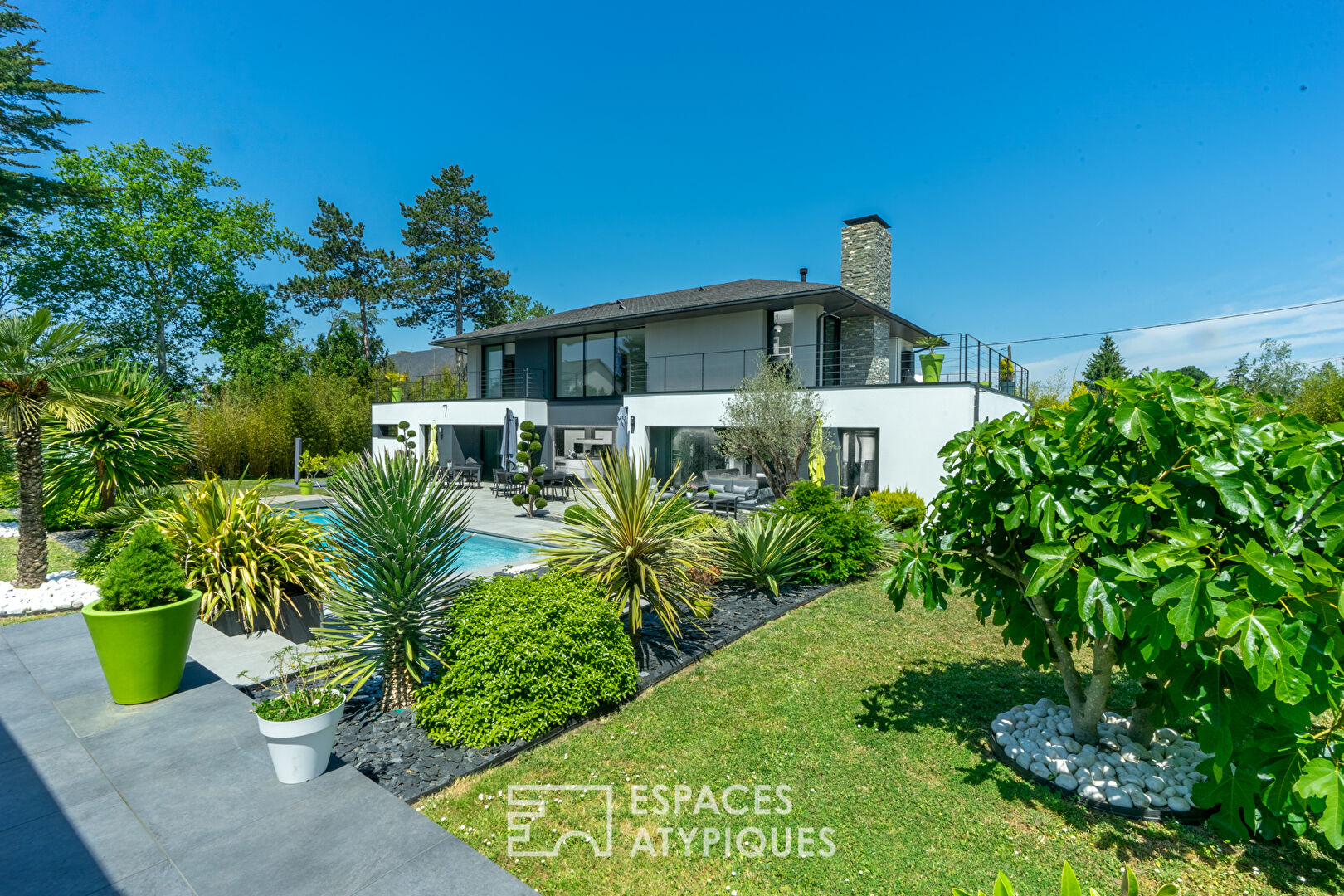 Sublime Contemporary Home on the Banks of the Erdre