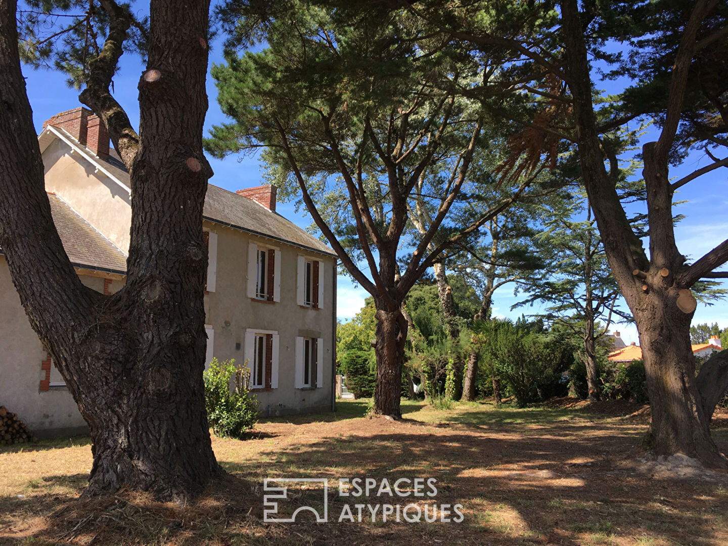 Ancienne école en coeur de bourg pour un projet touristique ou familial