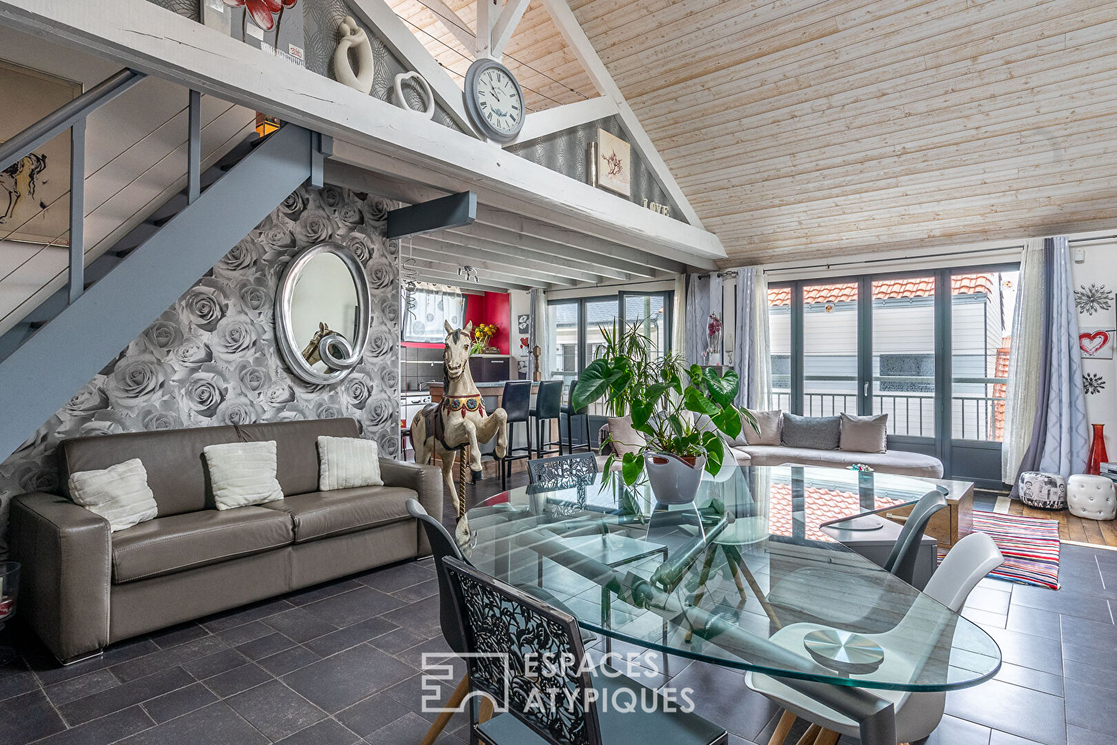 Loft en duplex aux volumes généreux en plein coeur de ville