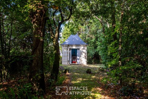 Nantes:  the Château de la Picauderie and its outbuildings in a wooded park