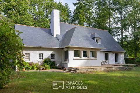 Maison d’architecte au cœur boisé du Housseau