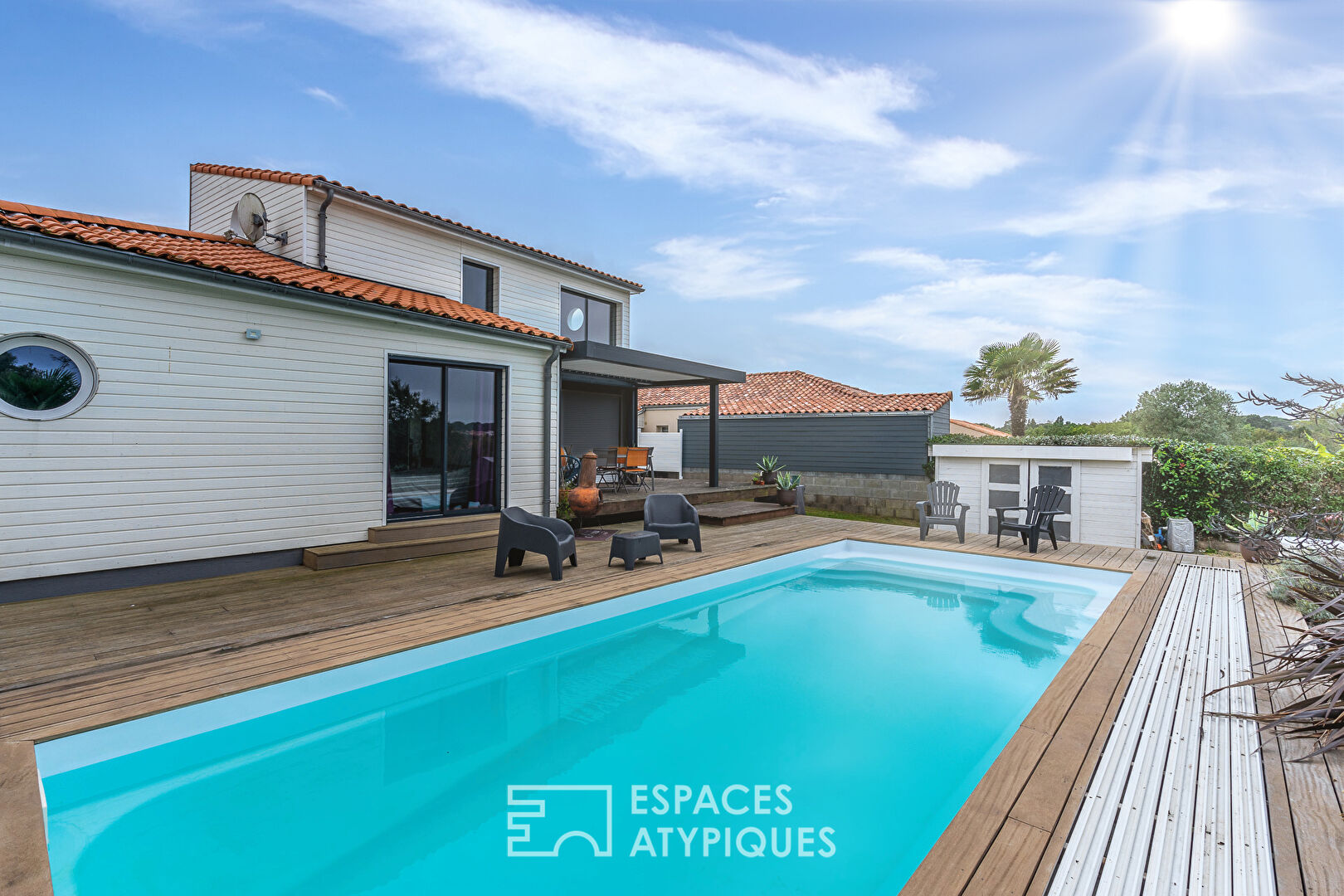 Maison balnéaire avec piscine, spa et sa vue dégagée sur la campagne